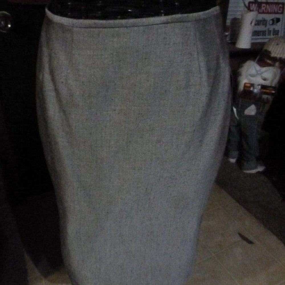 Le Suit Petite 2 Piece Skirt Set - Size 4P - Chocolate Color